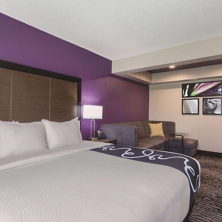La Quinta By Wyndham Columbus North Hotel Exterior photo