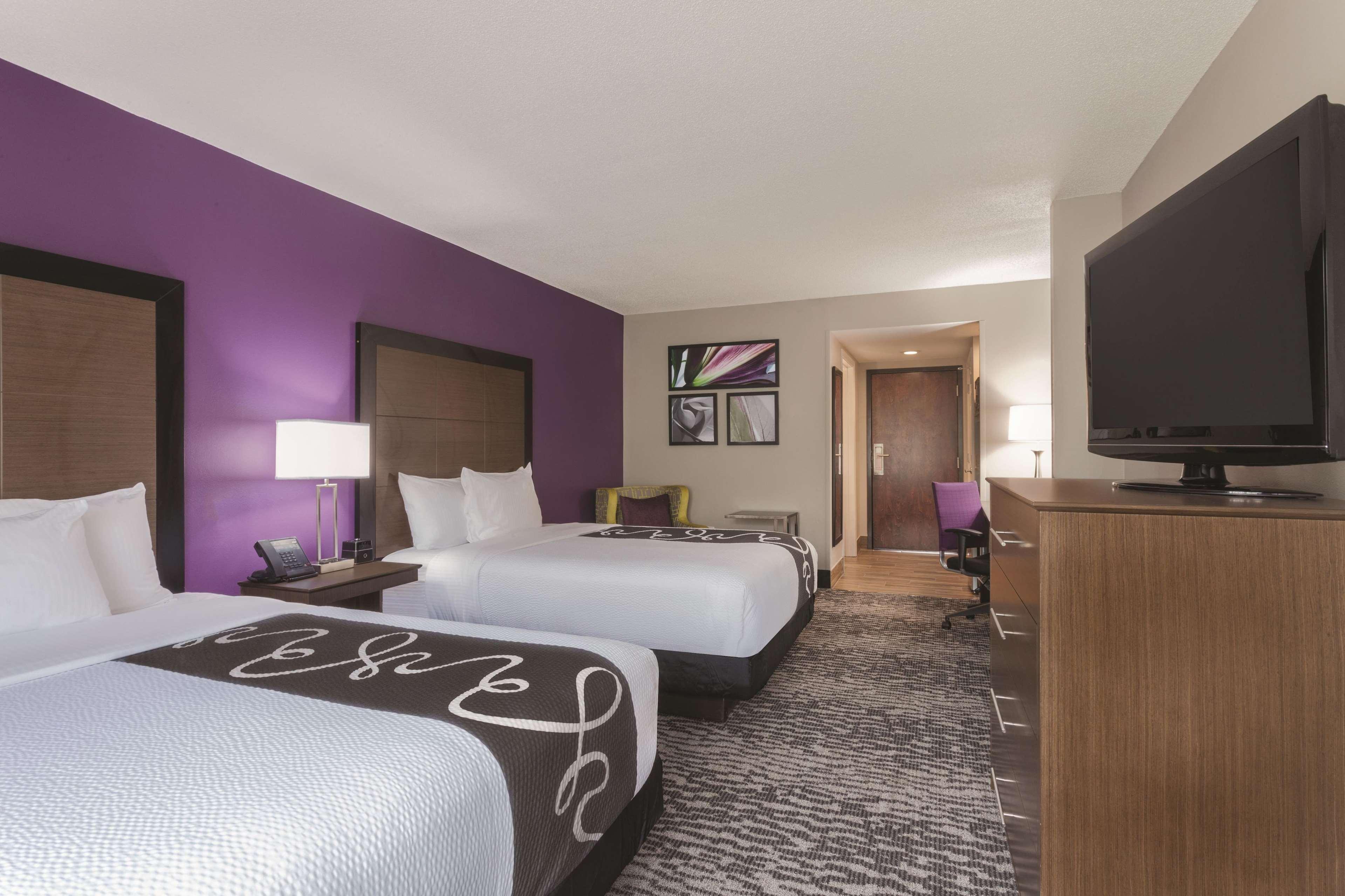 La Quinta By Wyndham Columbus North Hotel Exterior photo