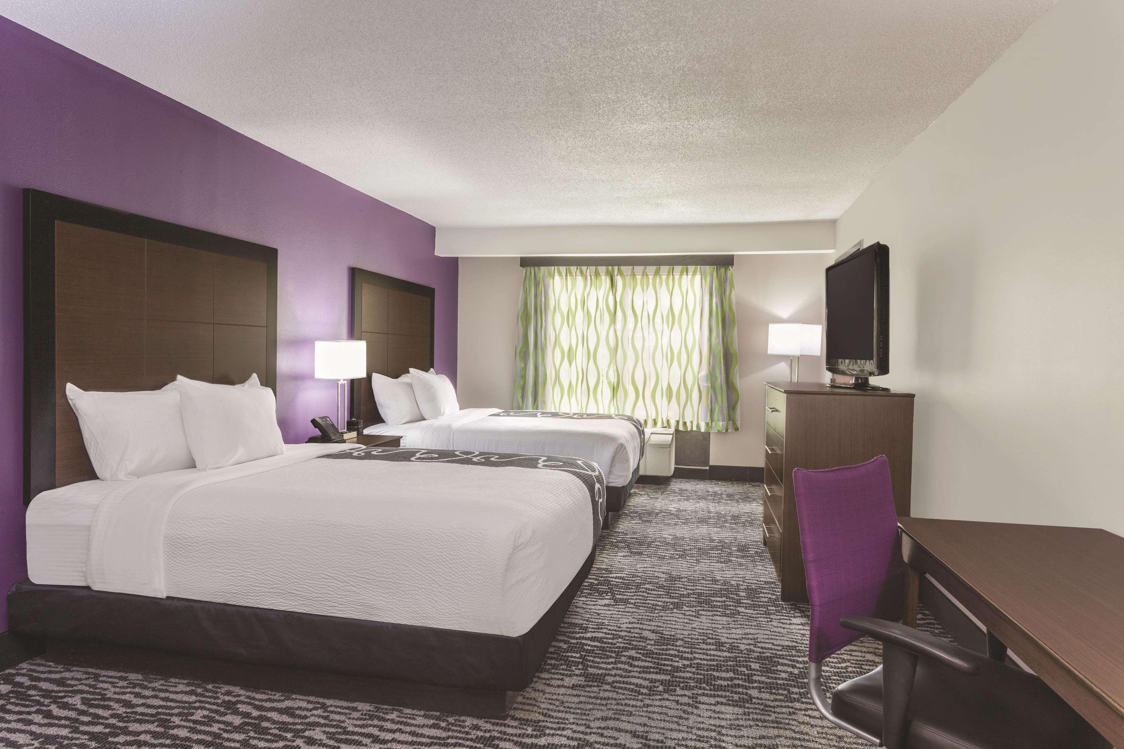 La Quinta By Wyndham Columbus North Hotel Exterior photo
