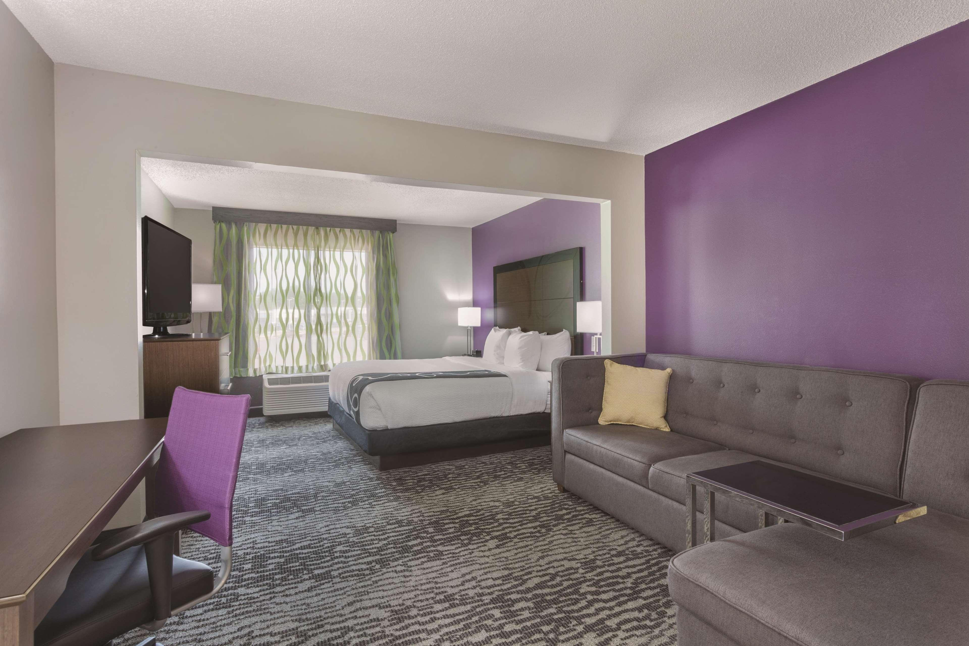 La Quinta By Wyndham Columbus North Hotel Exterior photo