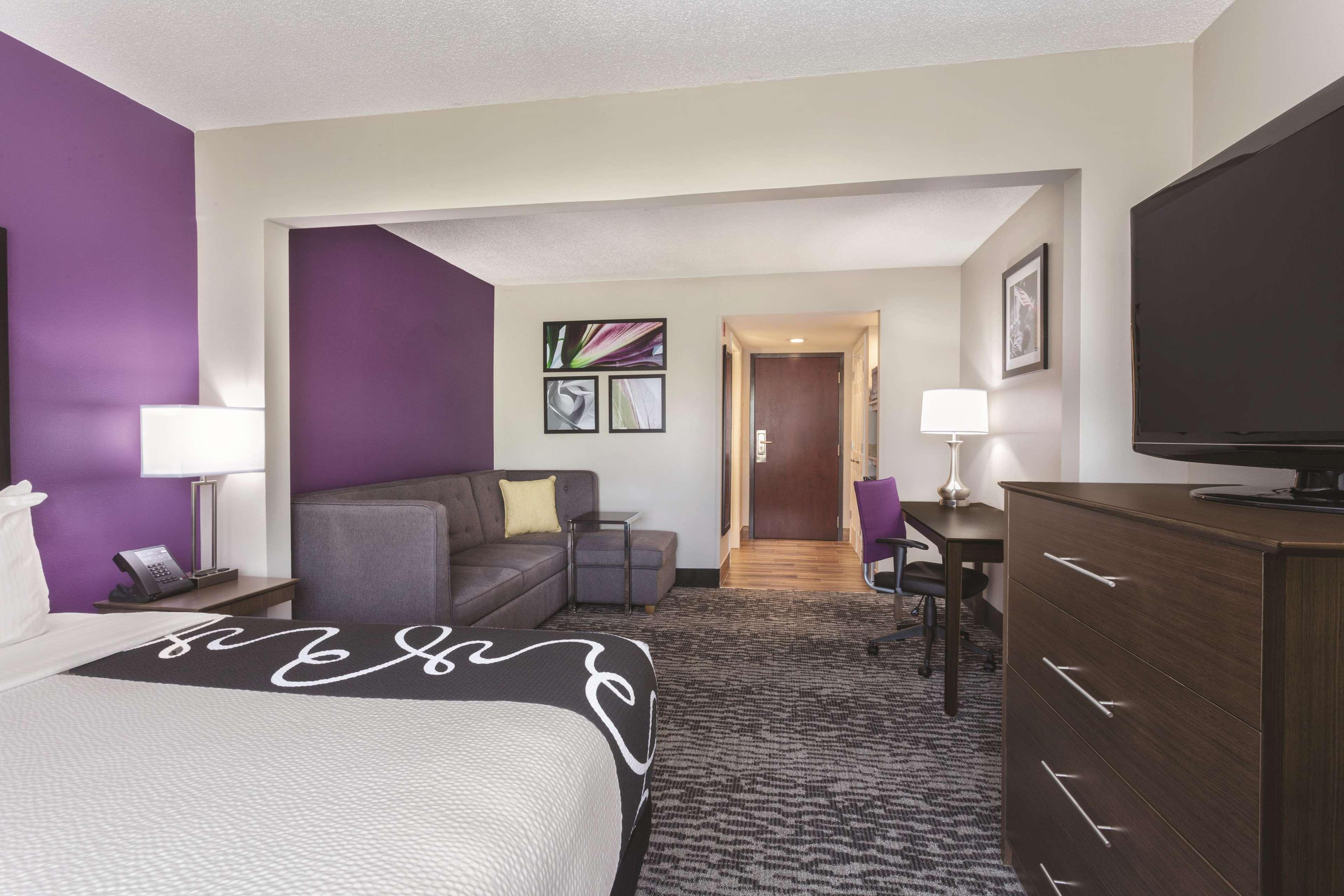 La Quinta By Wyndham Columbus North Hotel Exterior photo