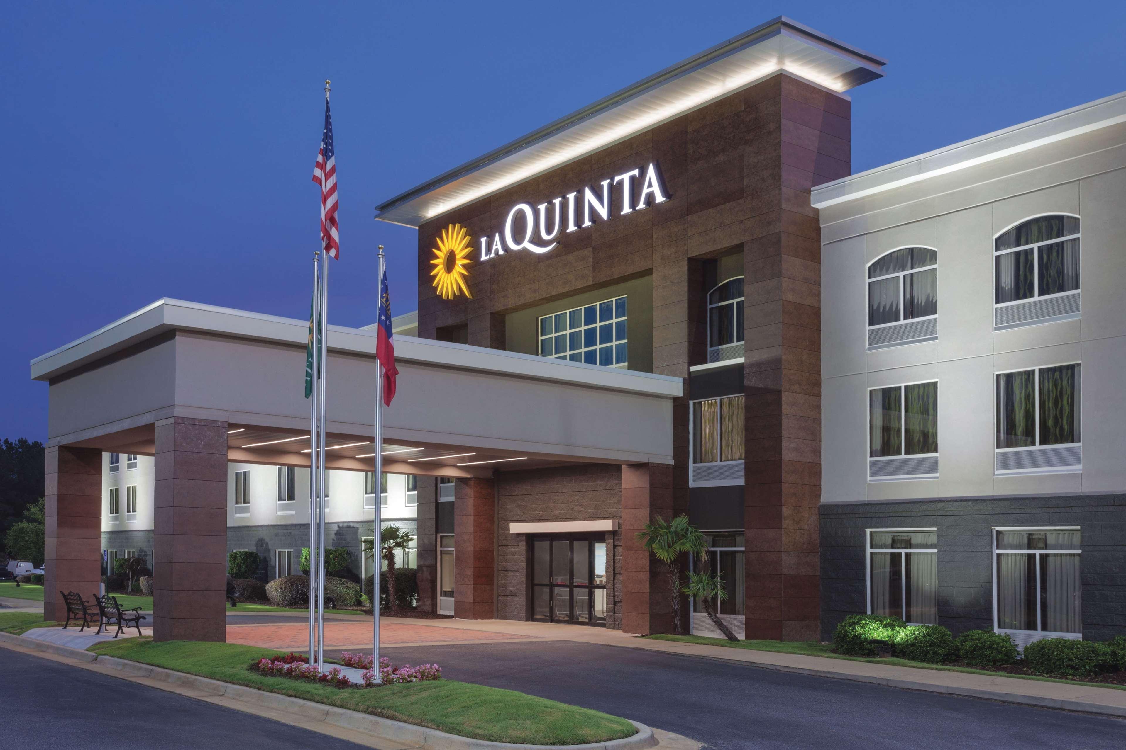 La Quinta By Wyndham Columbus North Hotel Exterior photo