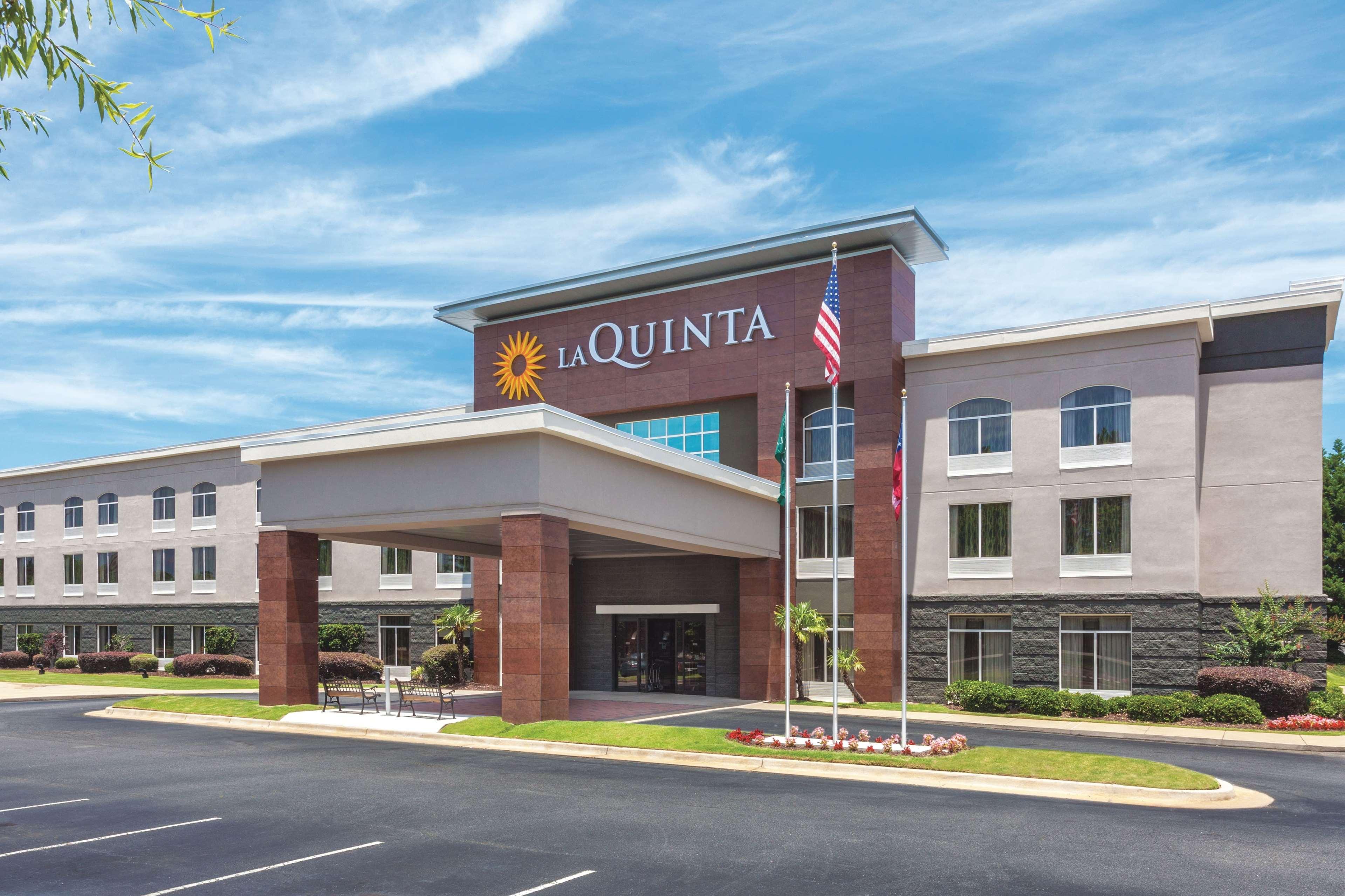 La Quinta By Wyndham Columbus North Hotel Exterior photo